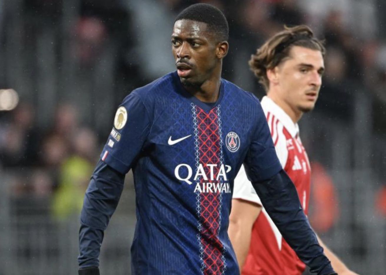 PV: Achraf dính chấn thương dây chằng mắt cá chân trái và sẽ nghỉ thi đấu 6-8 tuần, còn Dembele dính chấn thương bắp chân.