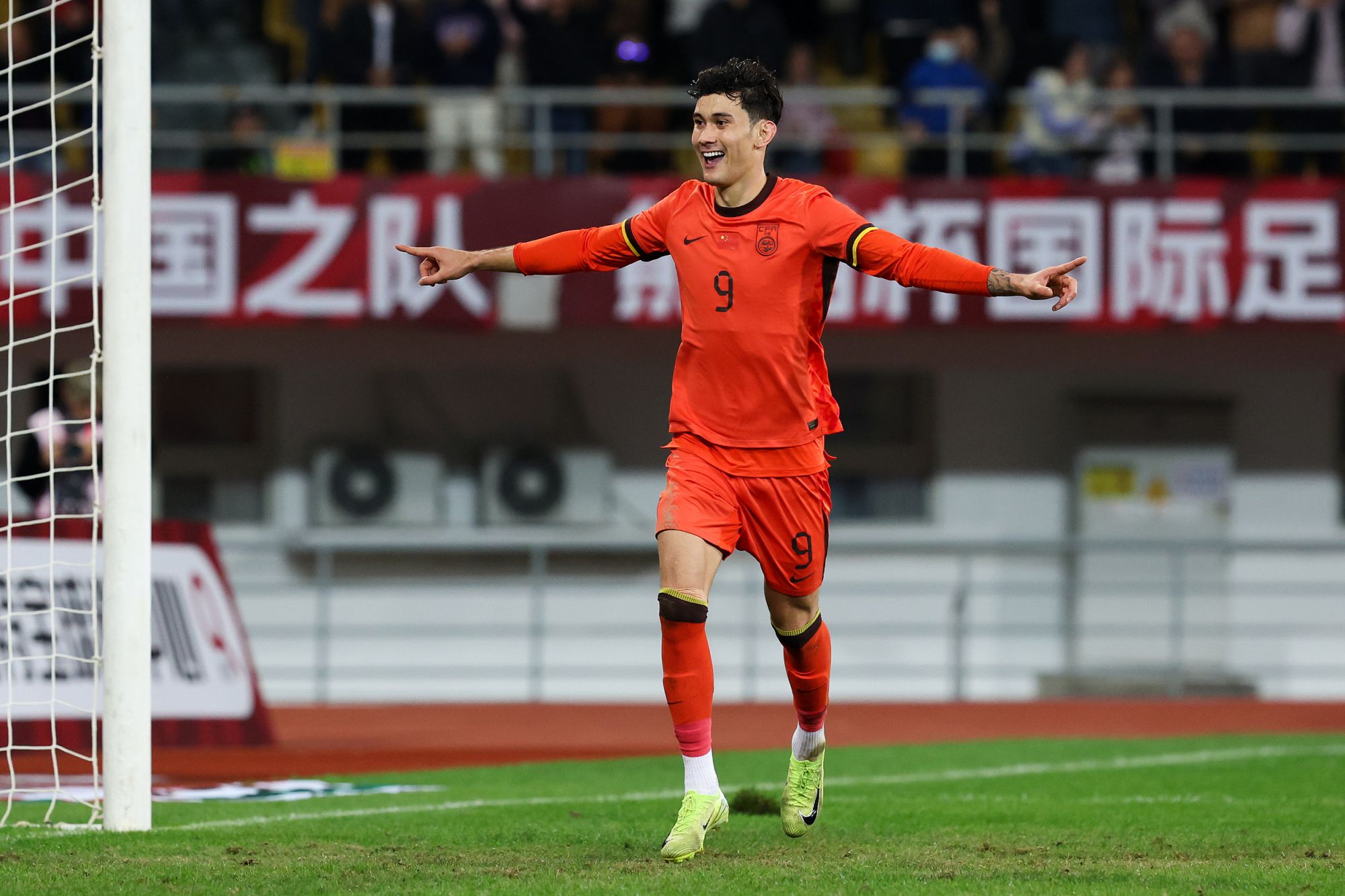 Màn trình diễn toàn thời gian của Baihe Lamu: Nhận đường kiến tạo của Liu Haofan để khai thông thế bế tắc, sau đó dùng gót ghi bàn để hoàn tất cú đúp.